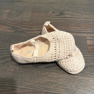 EUC Zara Girls Knitted shoes size 22